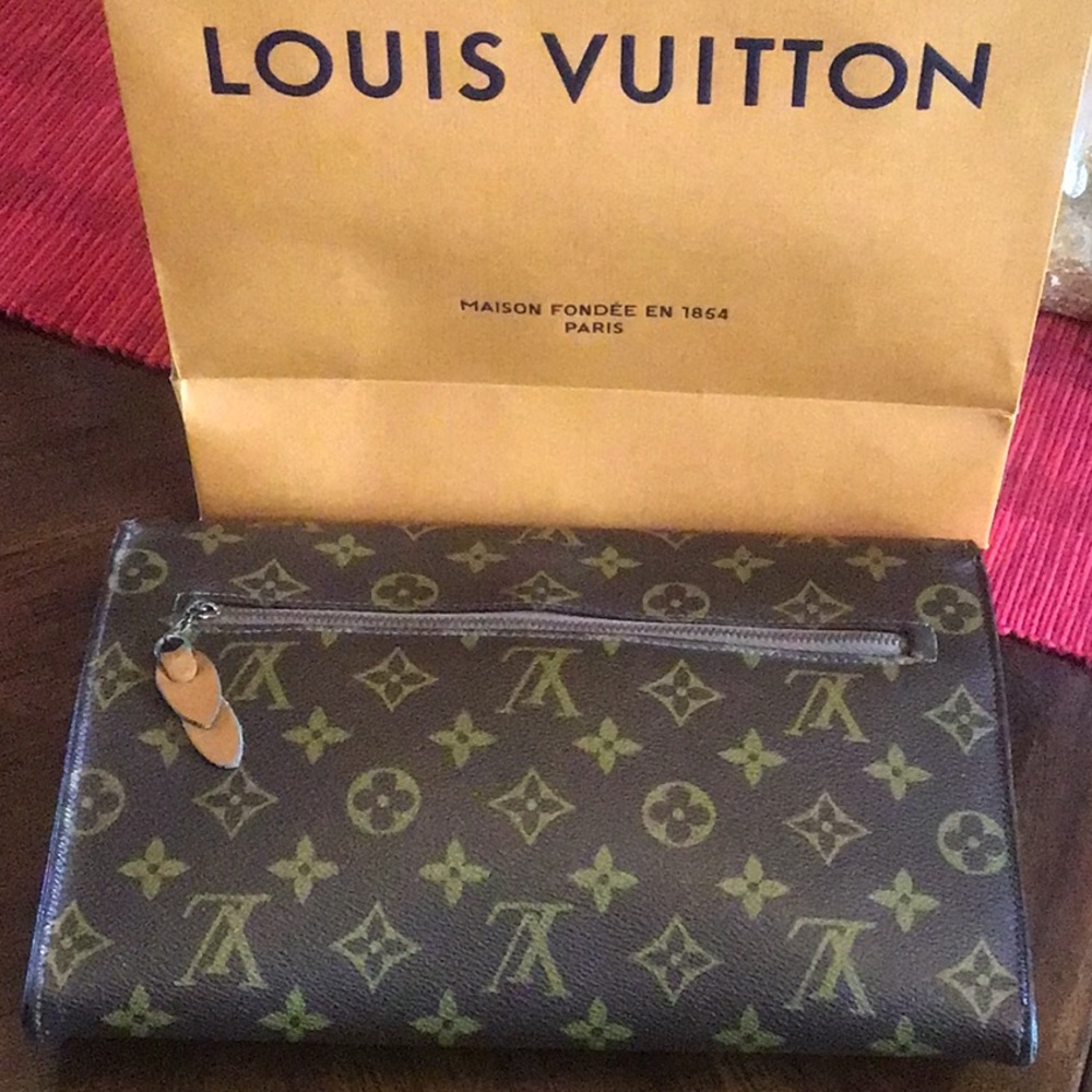 👜 Louis Vuitton Vintage French Company Brown Monogram Clutch - Picture 2 of 15